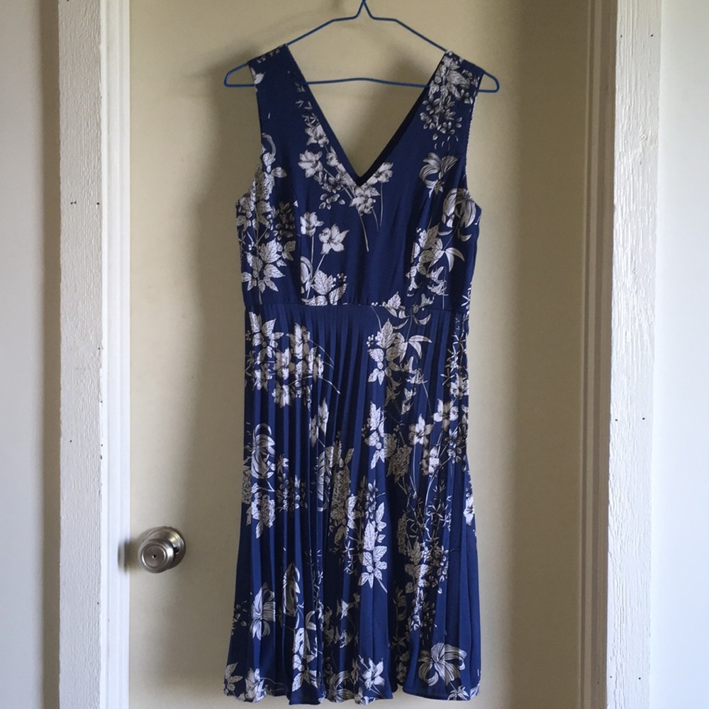 Beautiful blue floral Banana Republic dress